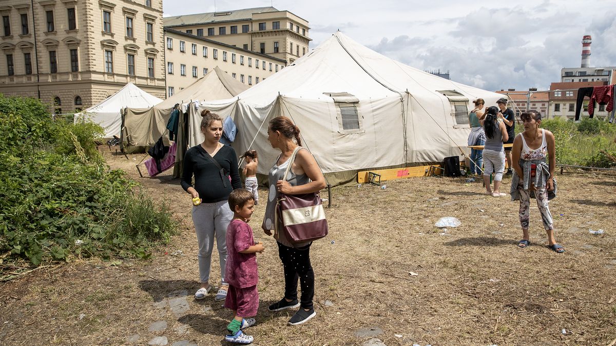 Nemají ani 6 m2 na osobu. Ubytování pro uprchlíky porušuje standardy bydlení